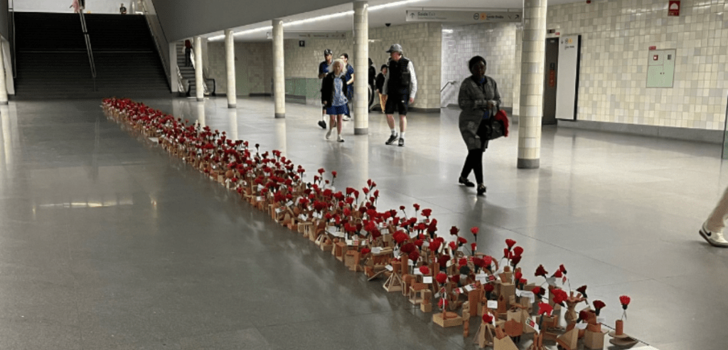 Por falar em liberdade: veja como está a estação de metro em São Bento